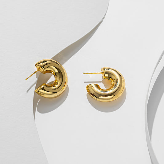 Europe and the United States hot selling thick cylindrical hollow earrings women, titanium steel plated 18K fashion commuter gold earrings jewelry