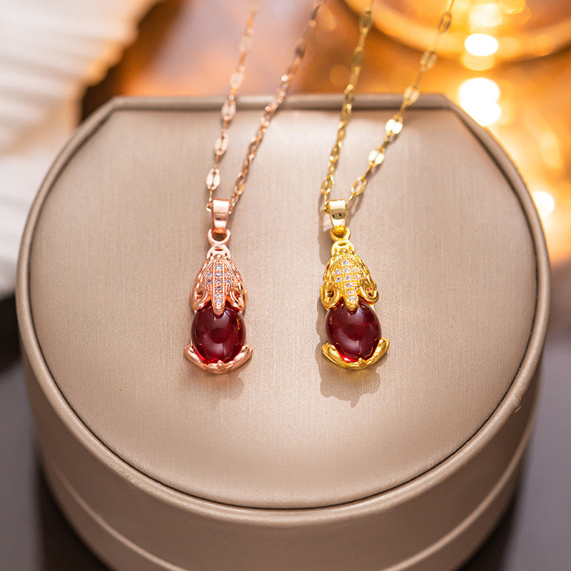 New Year's Red Lucky Pixiu Titanium Steel Necklace Female, Plated 18k Gold Internet Celebrity Popular Collarbone Chain Hipster Fashion Jewelry