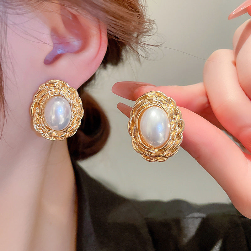 Real Gold Electroplating Silver Needle Medium Antique Freshwater Pearl Love Earrings Premium Earrings Vintage Retro Earrings