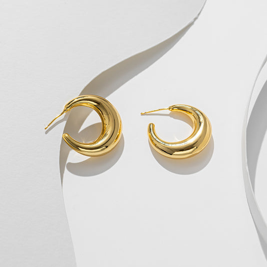 Simple retro smooth titanium steel circle earrings temperament light luxury high sense cold wind fashion foreign style stud earrings