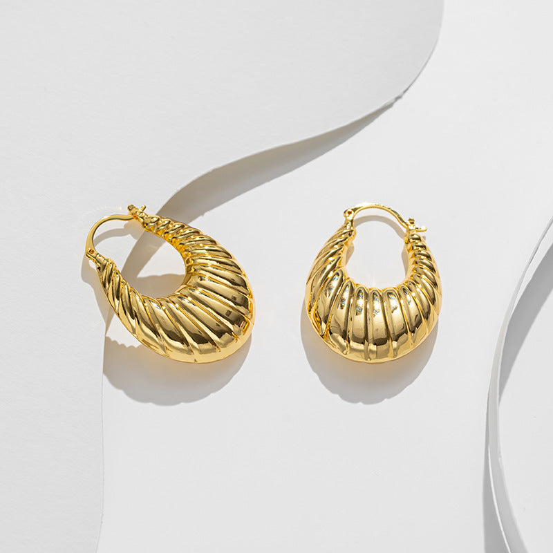 Crescent moon bold hollow shrimp pattern u-shaped titanium steel furnace vacuum-plated 18k gold hollow earrings earrings