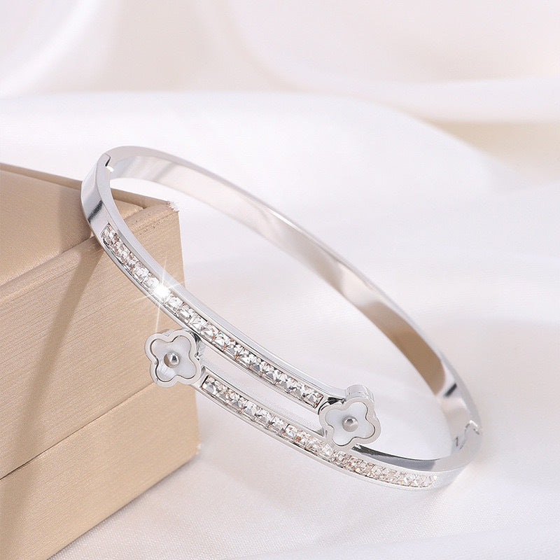 Four-leaf Flower High-end Titanium Steel Diamond-encrusted Bracelet New Light Luxury Versatile Fashion Exquisite Adjustable Bracelet