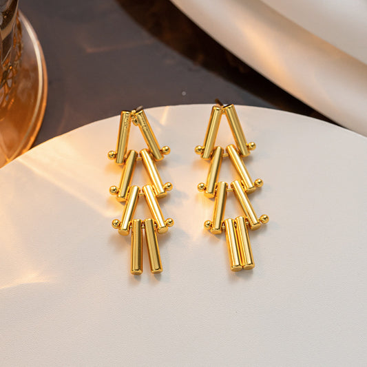 Titanium steel 18K real gold, fashionable triangular cylindrical splicing design creative long earrings, metallic 18K studs