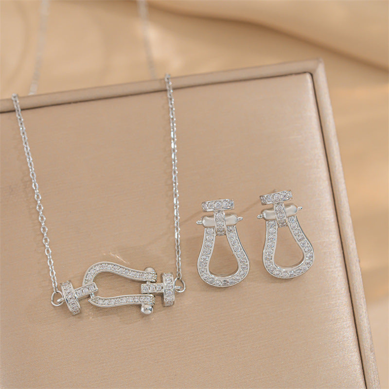 [Set] European and American Popular Horseshoe Buckle Necklace Women's Versatile Micro-inlaid Niche Light Luxury Heavy Industry Collarbone Chain Batch