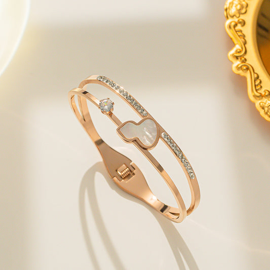 [Titanium Steel] Korean Version of Fashion Lucky Gourd Fritillary Bracelet Women's Plated 18K Gold Light Luxury Bracelet Ins Simple Design