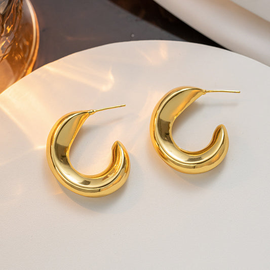 European and American minimalist C-shaped earrings ins wind, simple and small C-shaped titanium steel, earrings ins cold wind earrings earrings