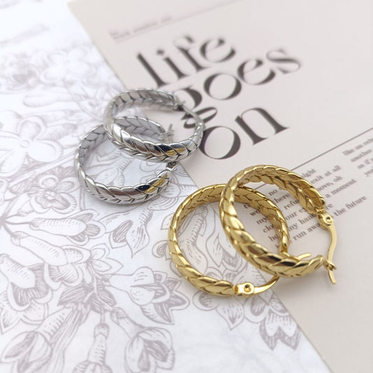 Light Luxury Wind Titanium Steel Woven Circle Earrings Star with The Same Wheat Stud Earrings