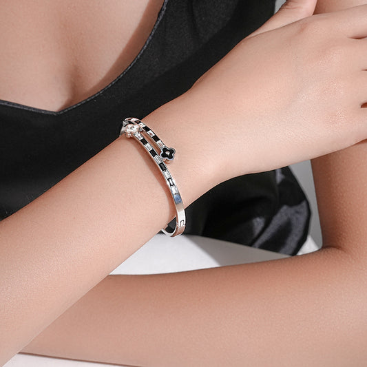 Four-leaf Flower High-end Titanium Steel Diamond-encrusted Bracelet New Light Luxury Versatile Fashion Exquisite Adjustable Bracelet