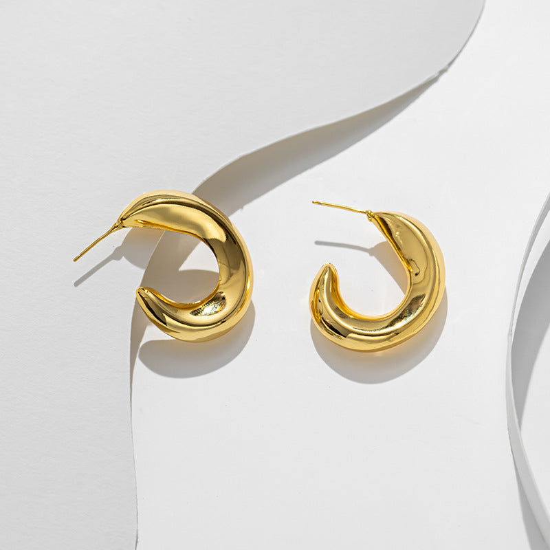 European and American minimalist C-shaped earrings ins wind, simple and small C-shaped titanium steel, earrings ins cold wind earrings earrings